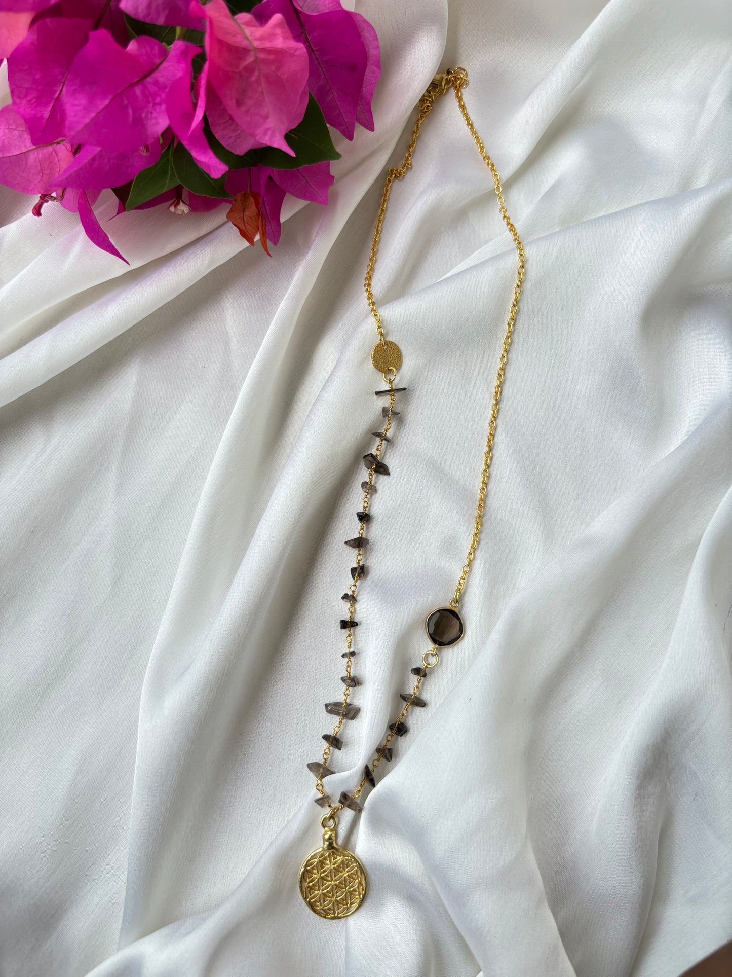 Chipster calming and grounding neckpiece